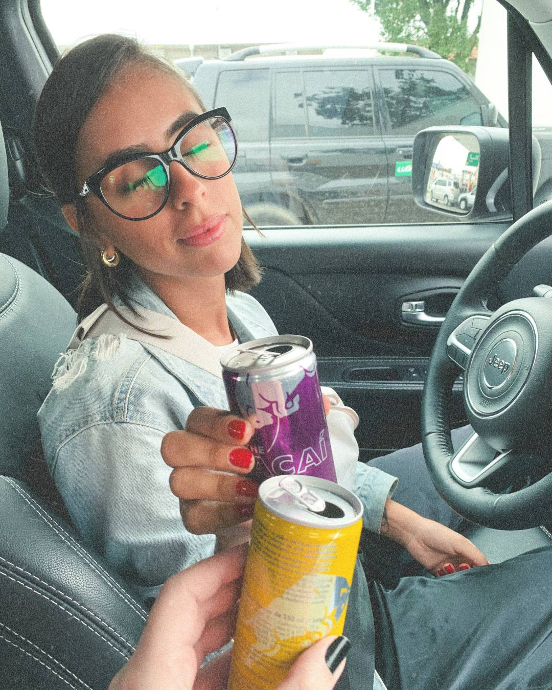 Pre-production photo of Coração de Neon 8