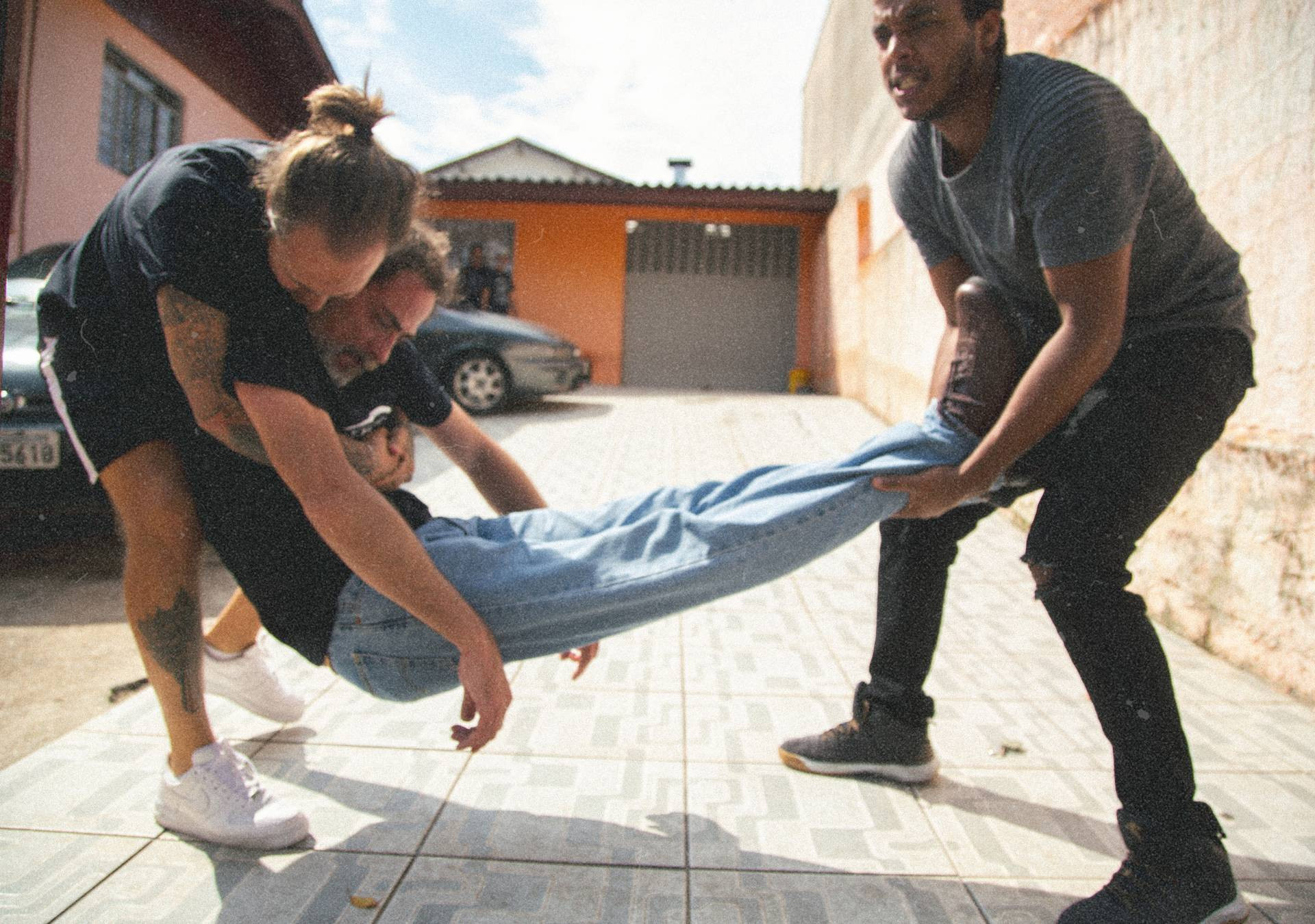 Pre-production photo of Coração de Neon 11