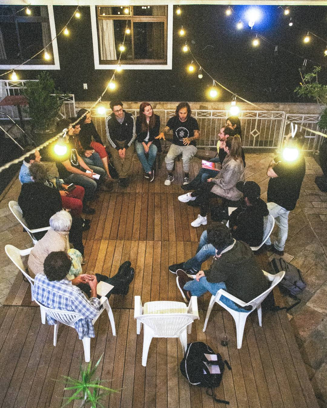 Pre-production photo of Coração de Neon 14