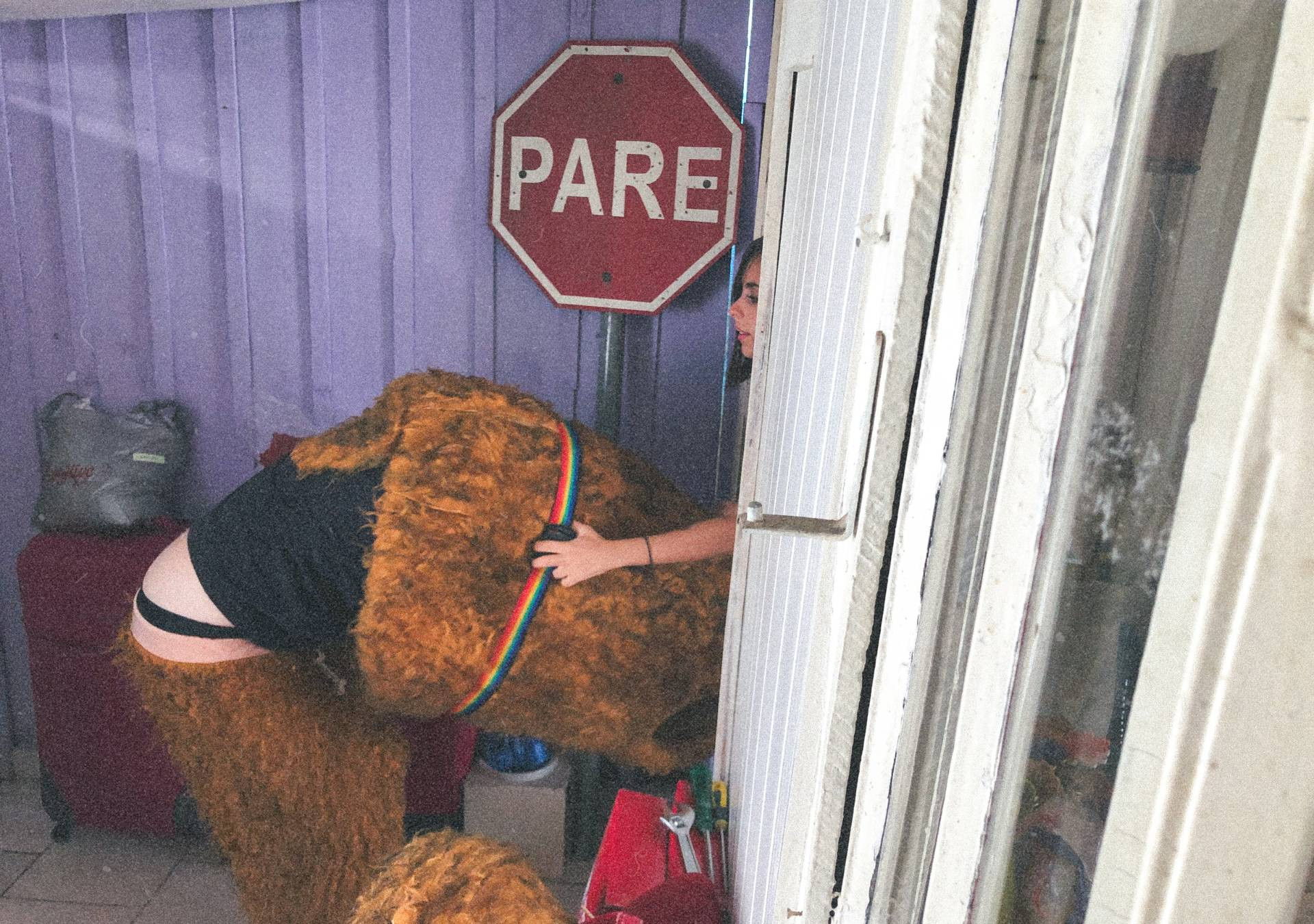 Pre-production photo of Coração de Neon 17