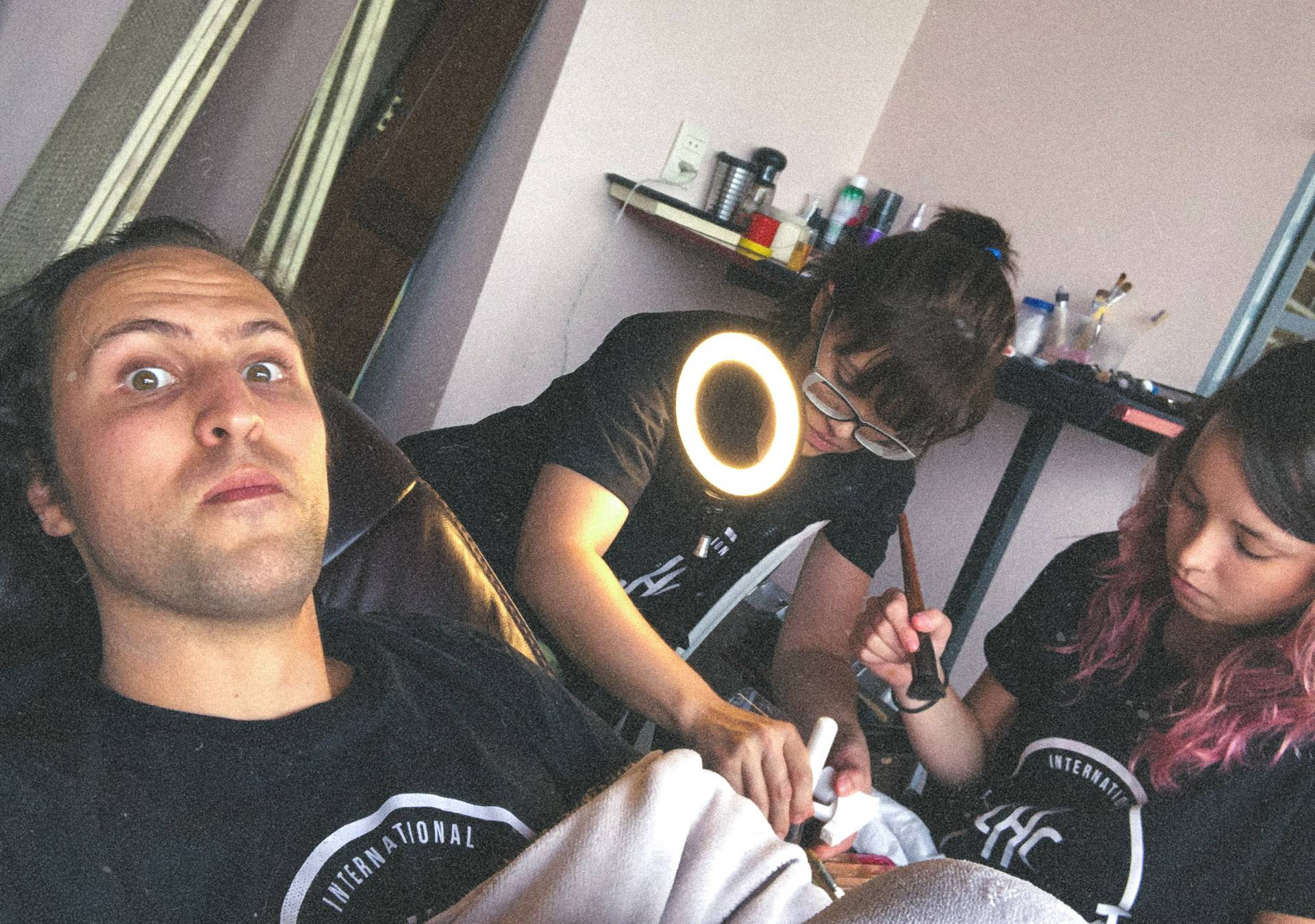 Pre-production photo of Coração de Neon 24