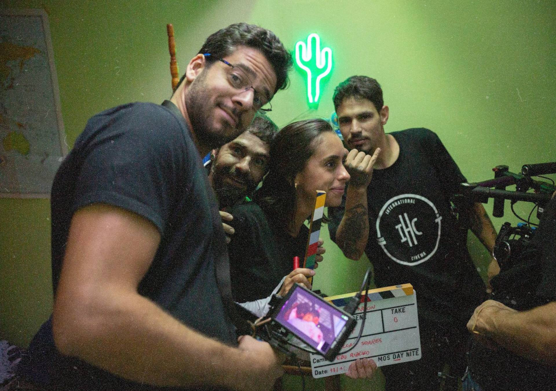 Production photo of Coração de Neon 1