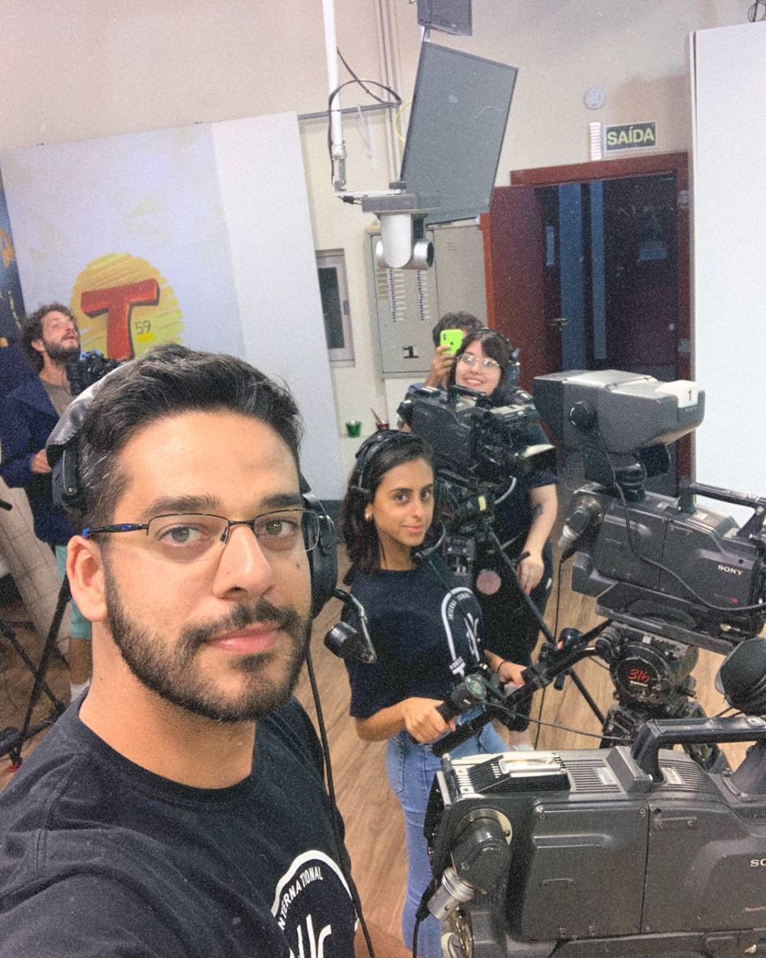 Production photo of Coração de Neon 16