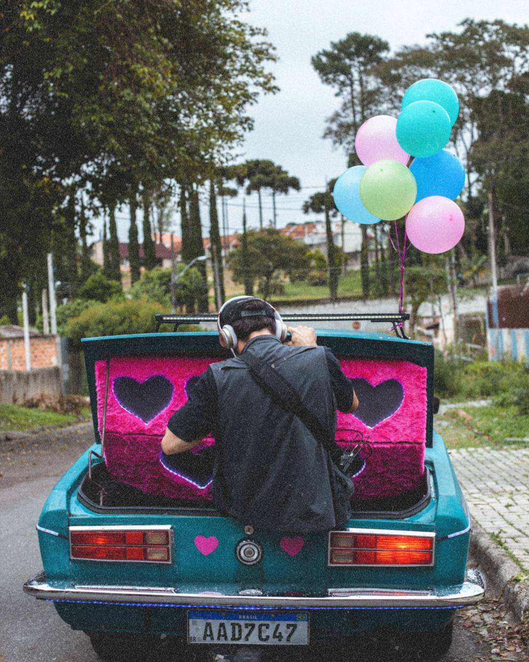 Production photo of Coração de Neon 20