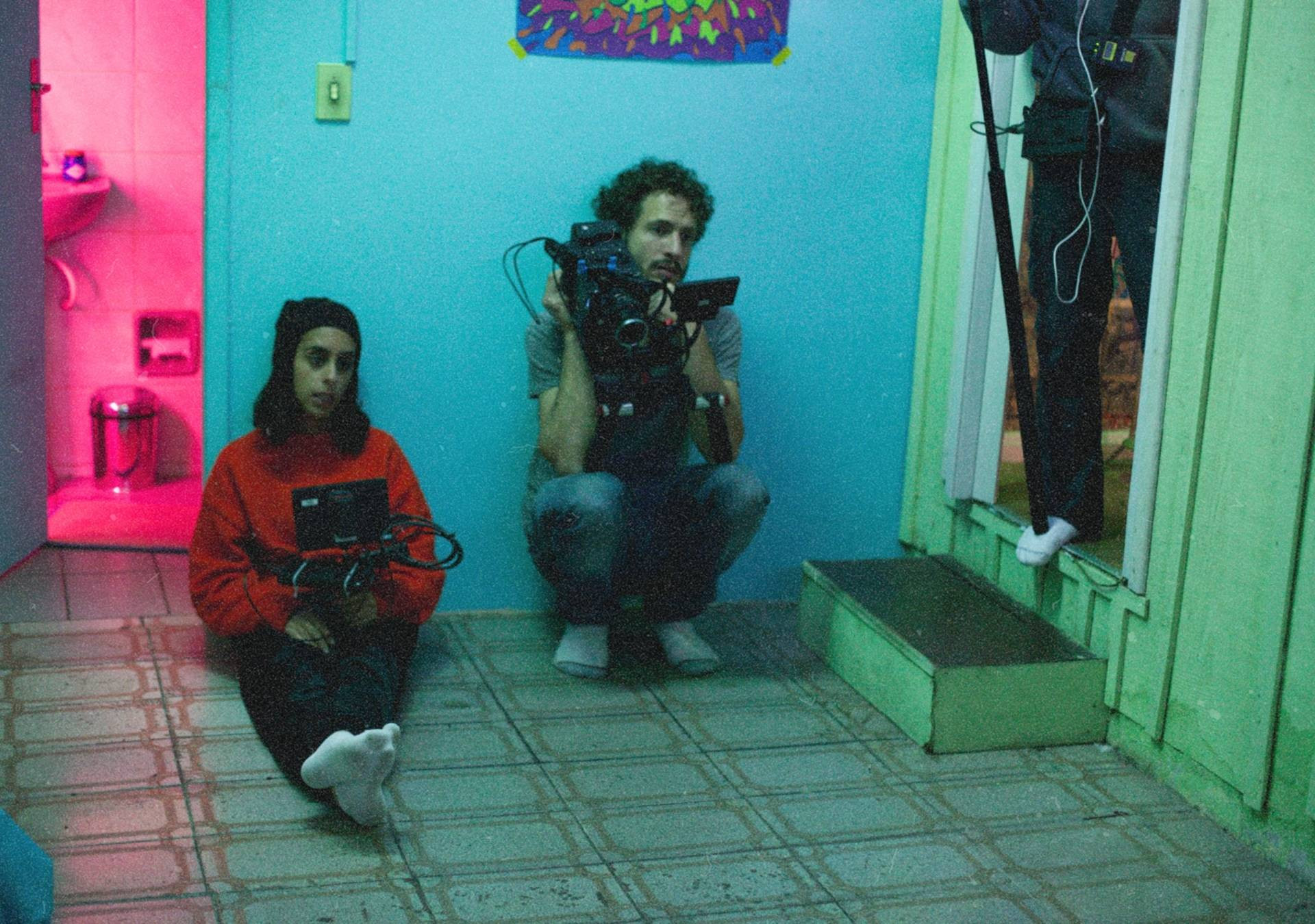 Production photo of Coração de Neon 21