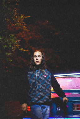 Cena do filme Coração de Neon 63