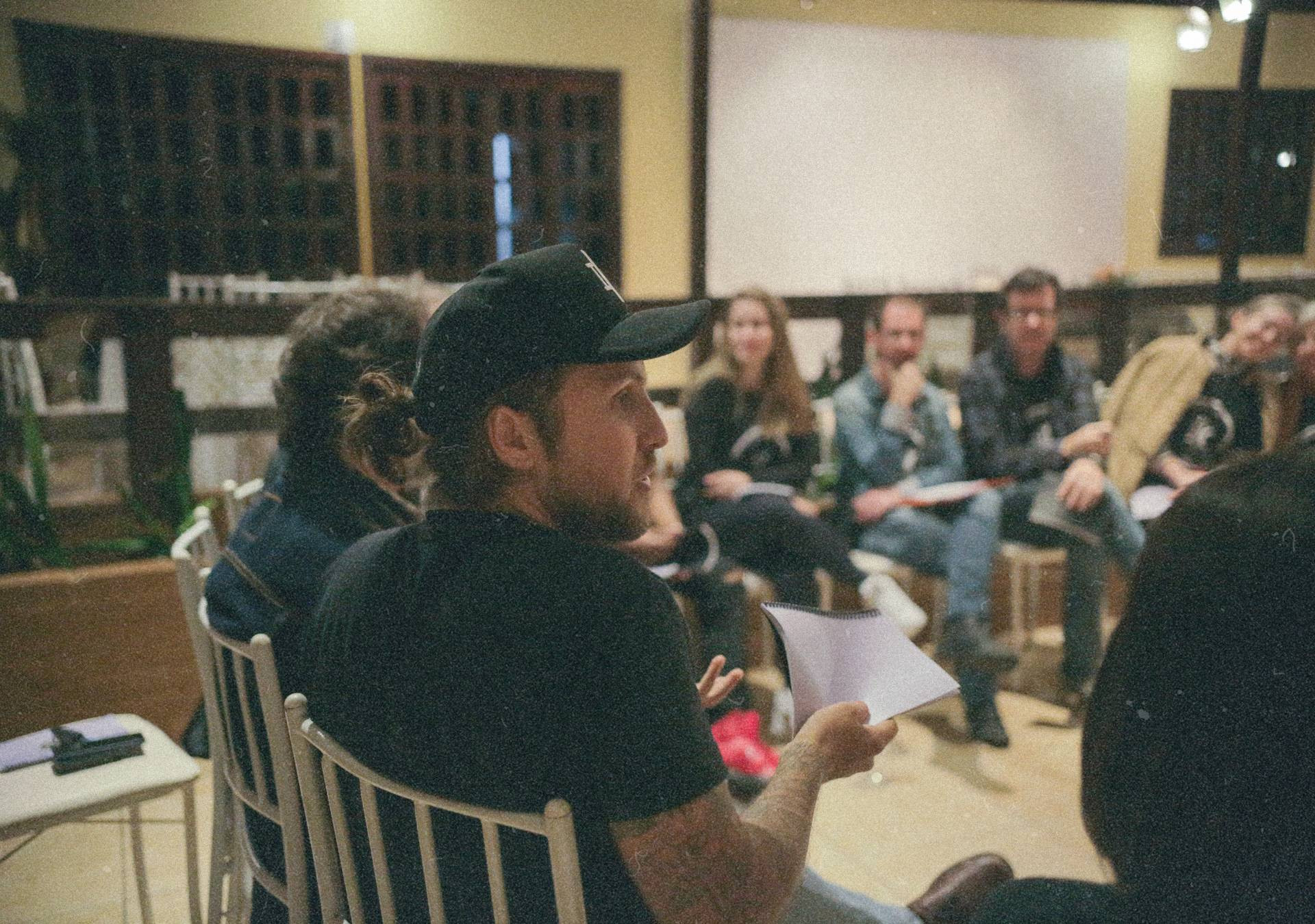 Pre-production photo of Coração de Neon 7