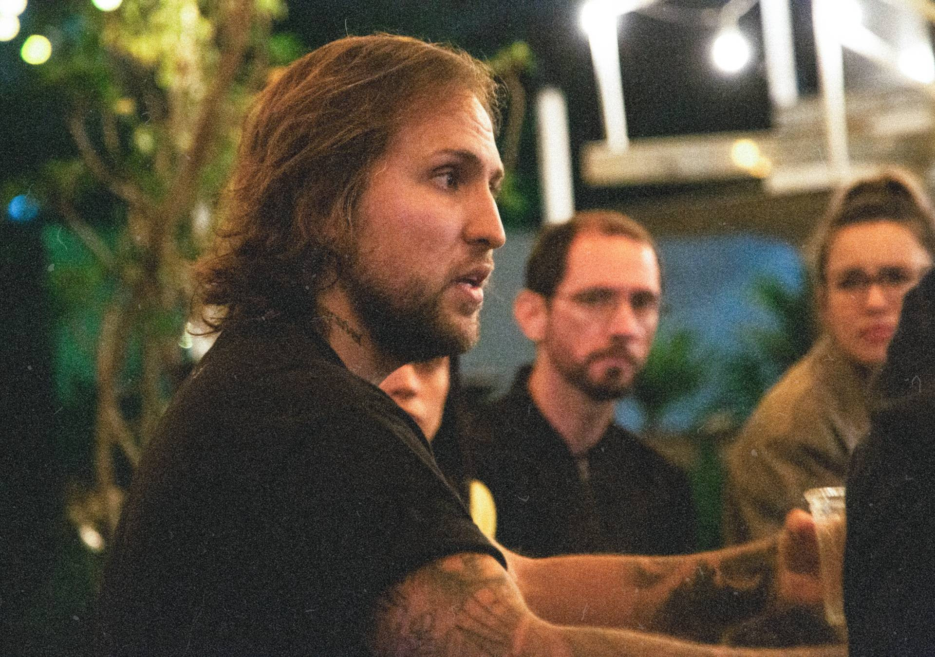 Pre-production photo of Coração de Neon 29