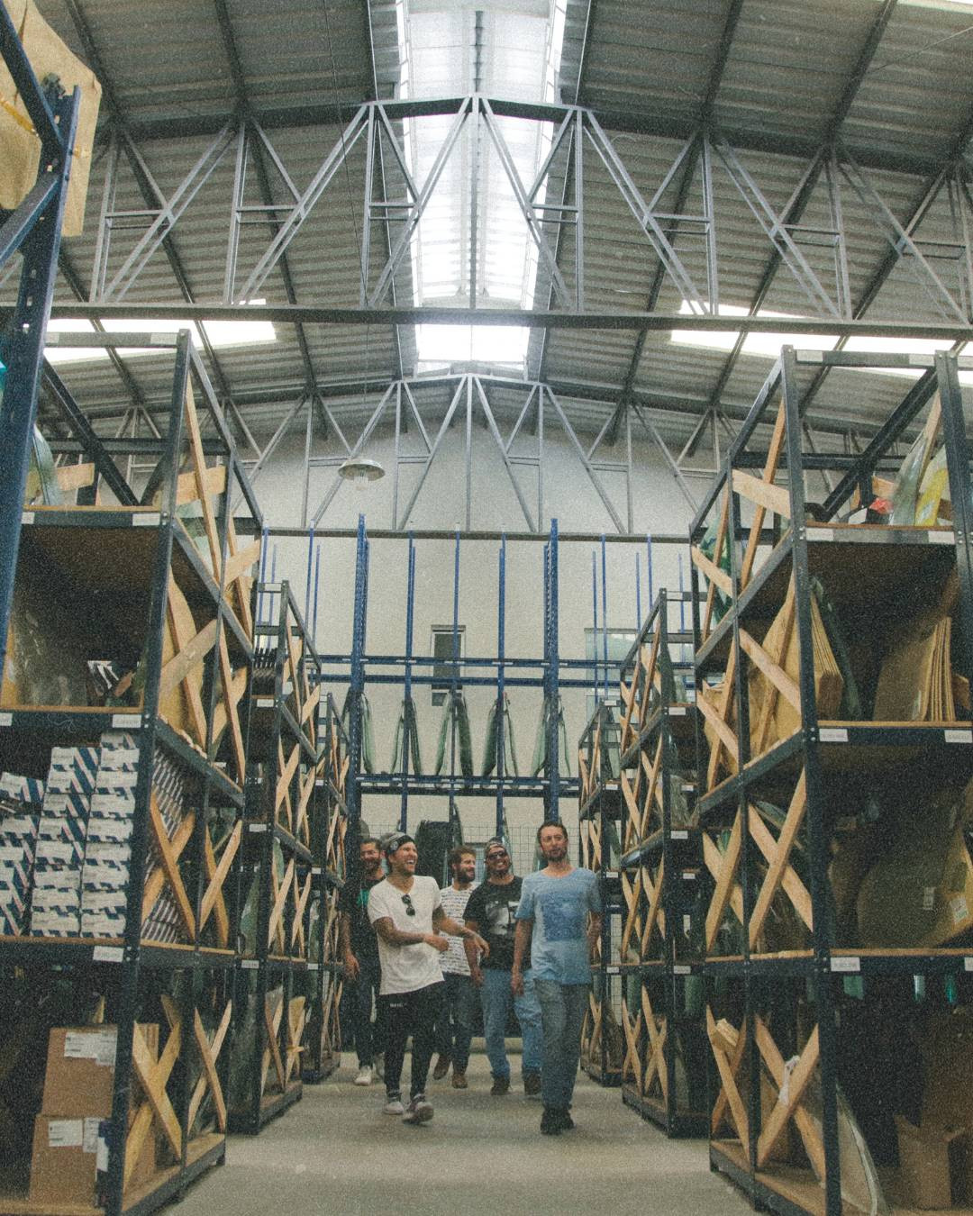 Pre-production photo of Coração de Neon 5