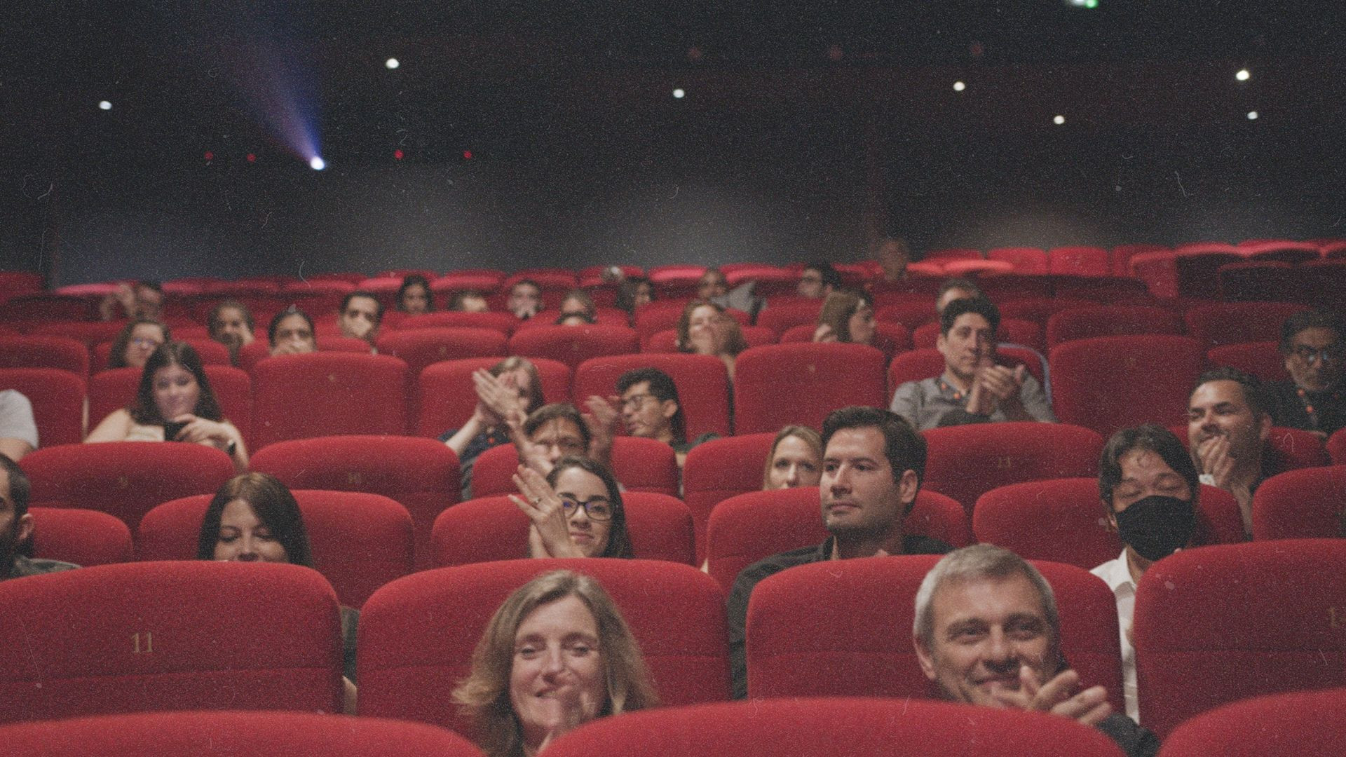 Público en el Marché du Film - Festival de Cannes