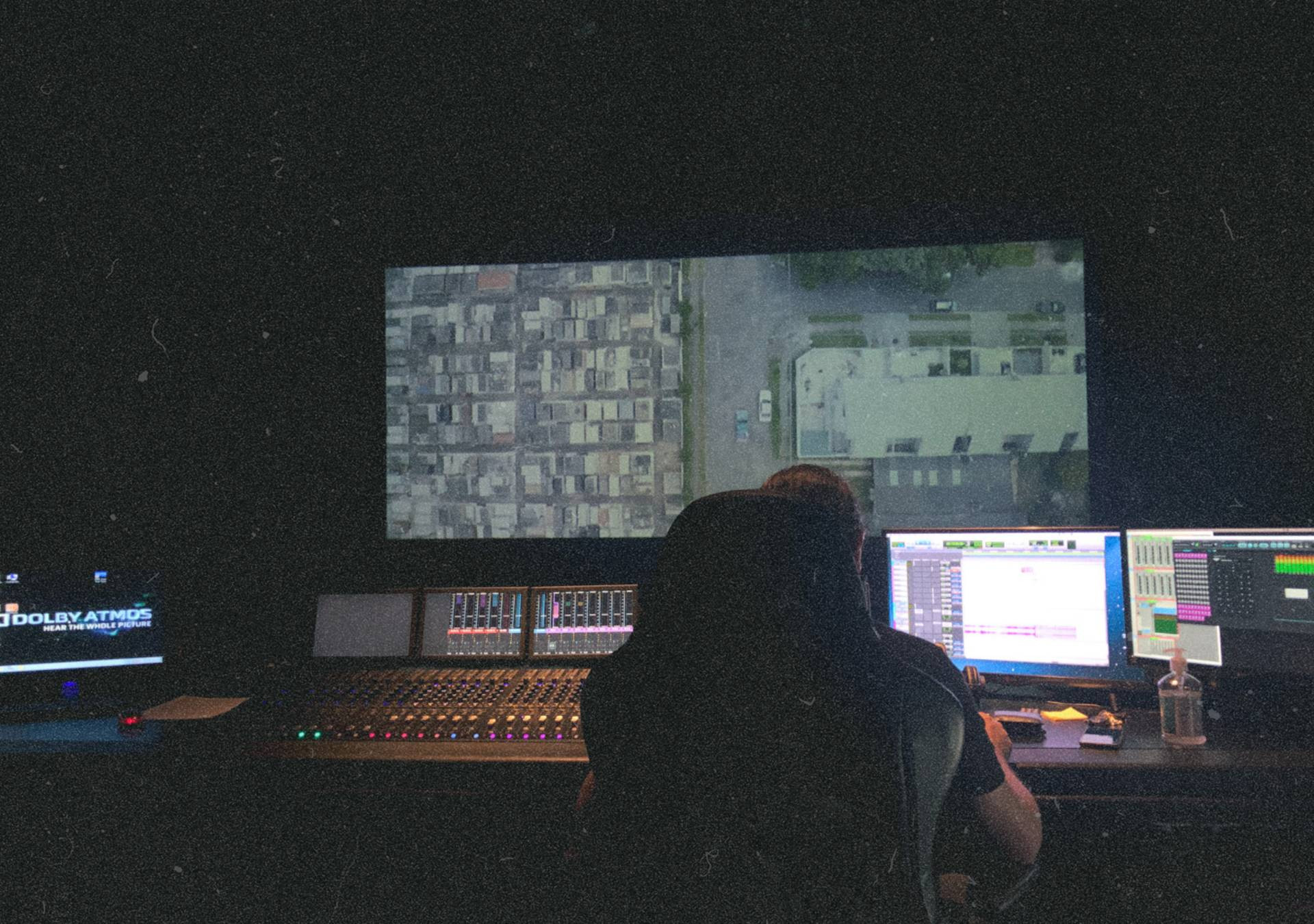Post-production photo of Coração de Neon 5