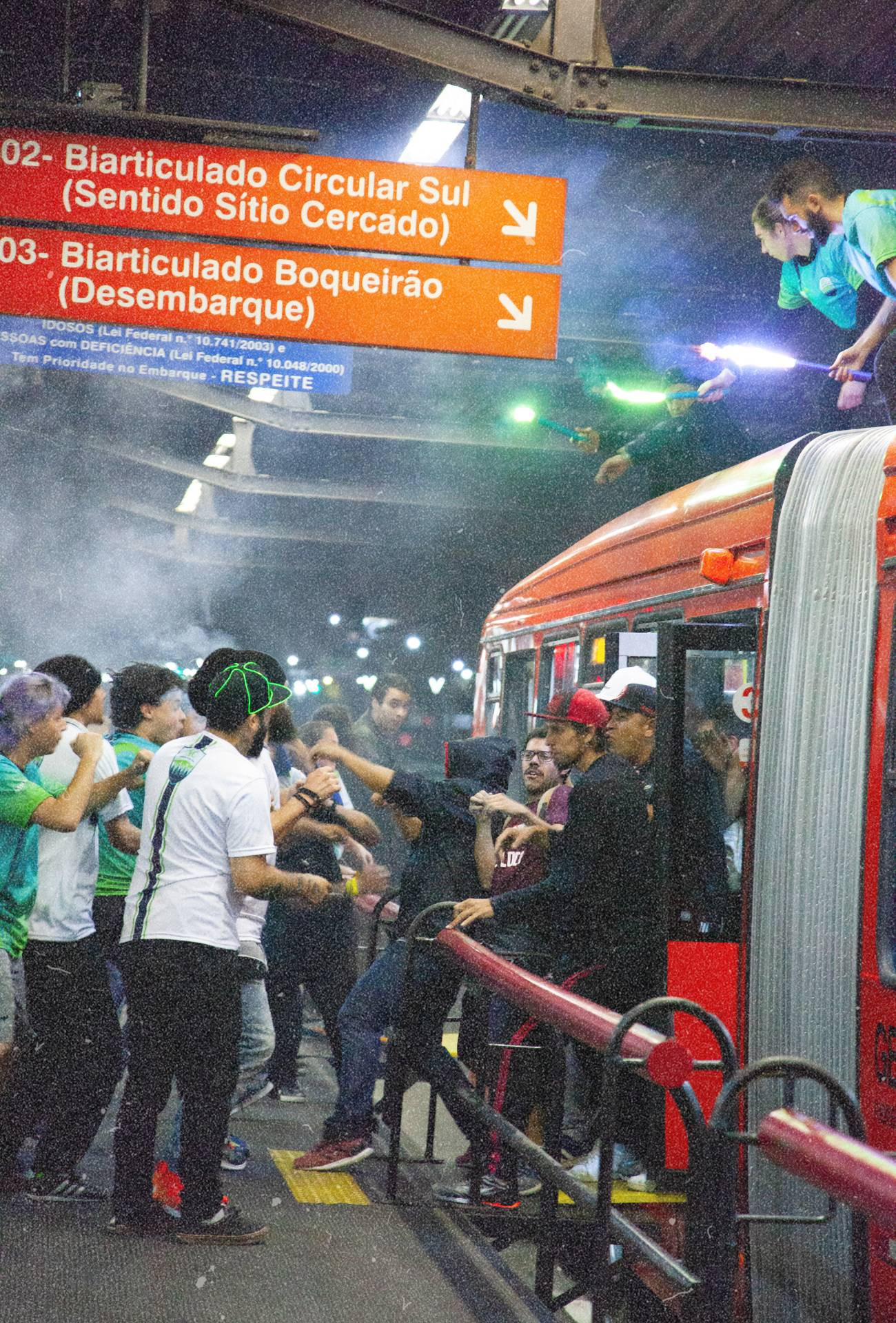 Escena de la película Coração de Neon 2
